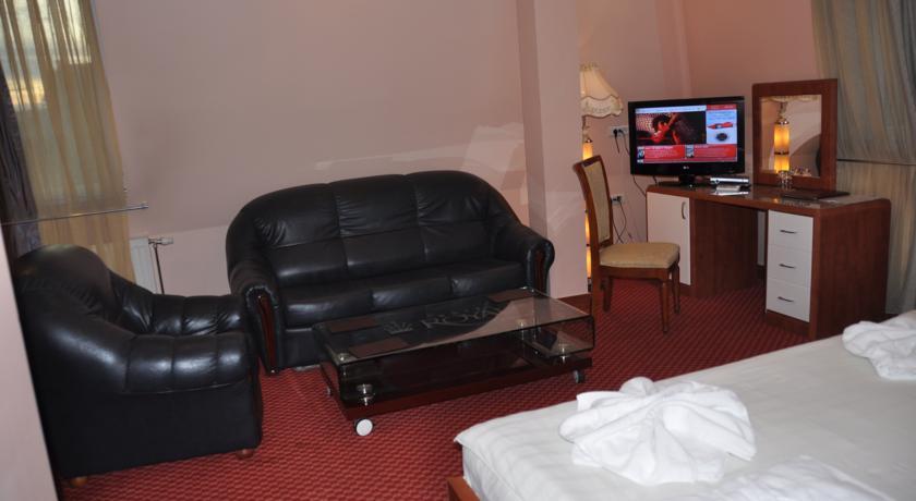 Hotel Royal Pristina Buitenkant foto