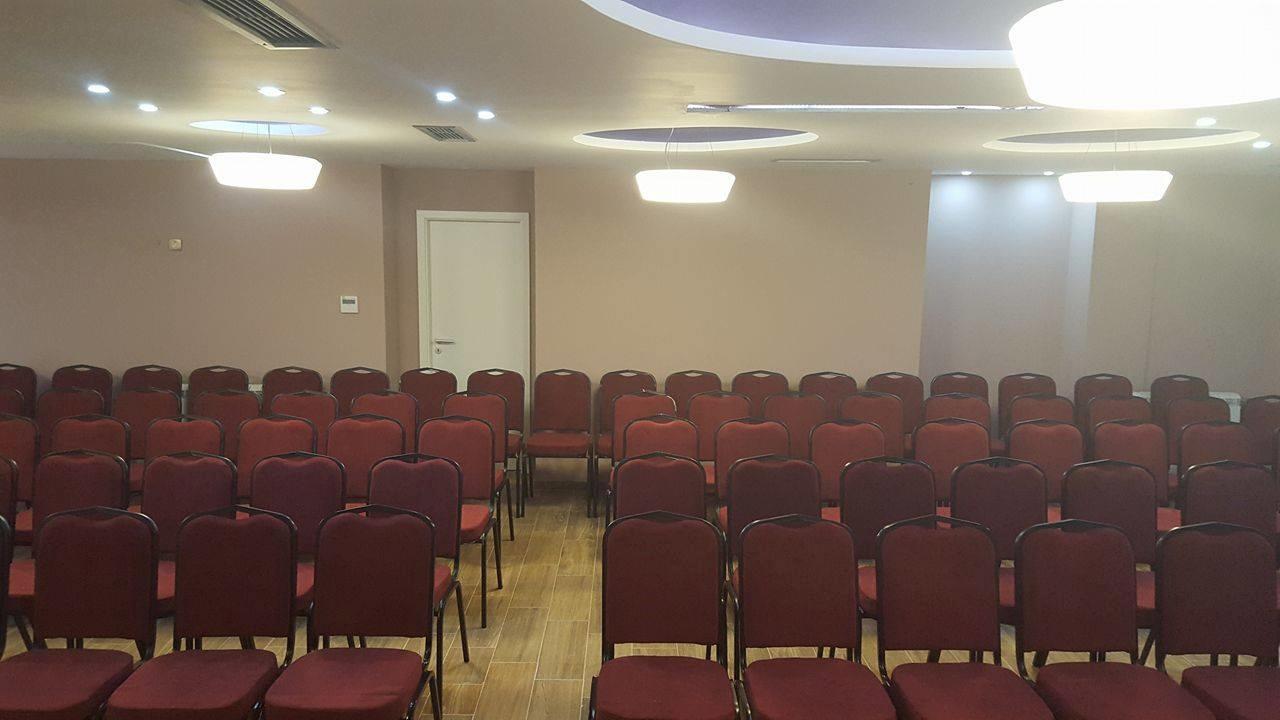 Hotel Royal Pristina Buitenkant foto
