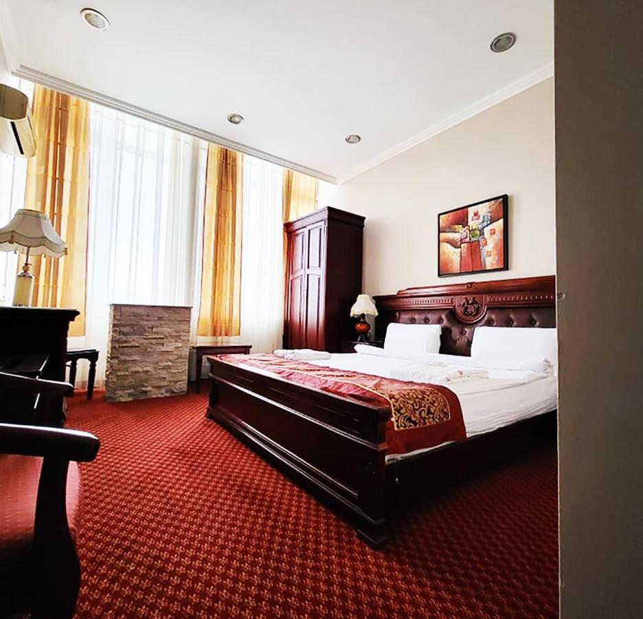 Hotel Royal Pristina Buitenkant foto