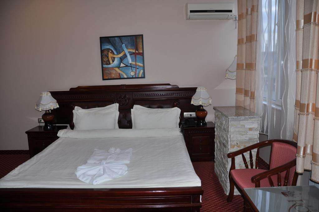 Hotel Royal Pristina Kamer foto