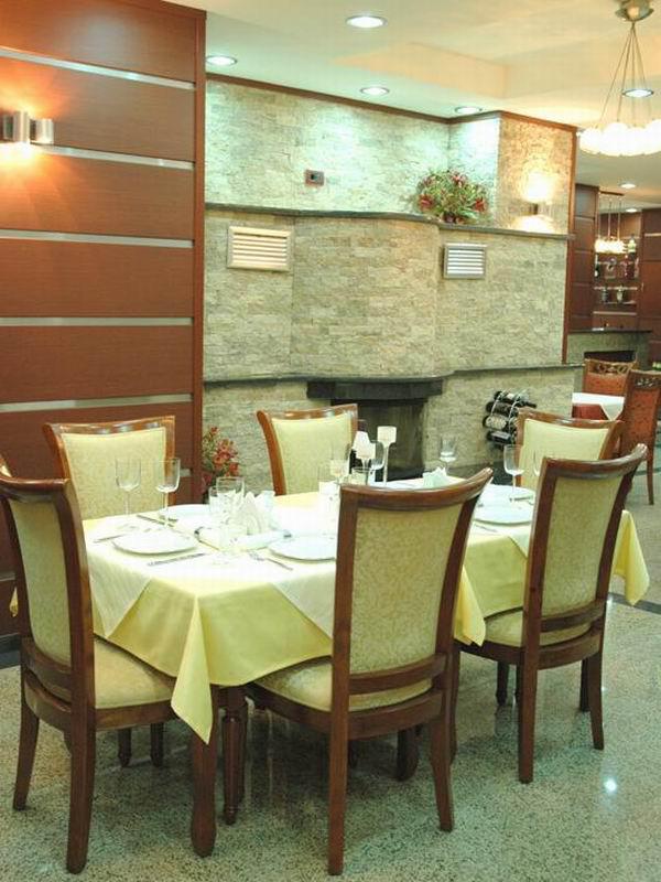 Hotel Royal Pristina Buitenkant foto
